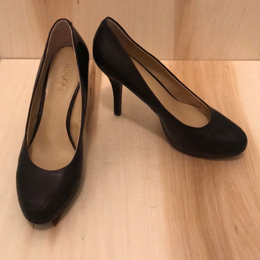 Women’s rusty red pumps